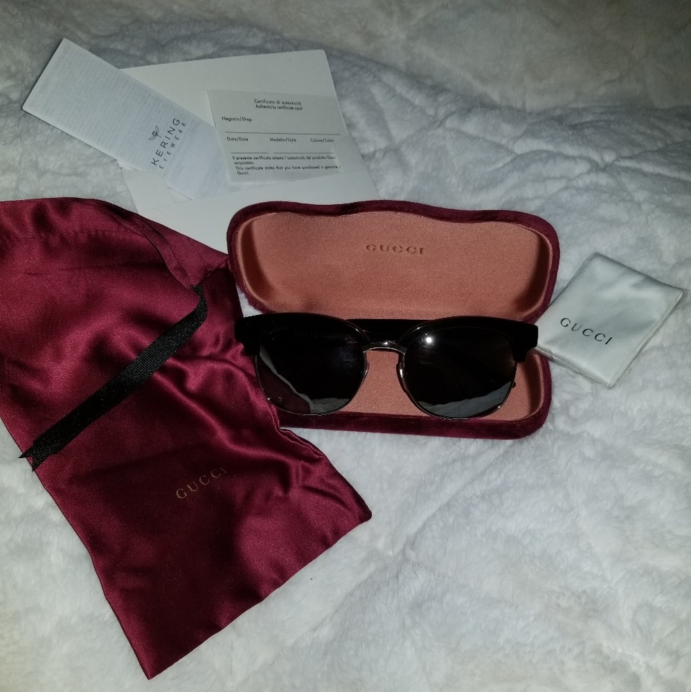 Black mens Gucci shades - Picture 3 of 3